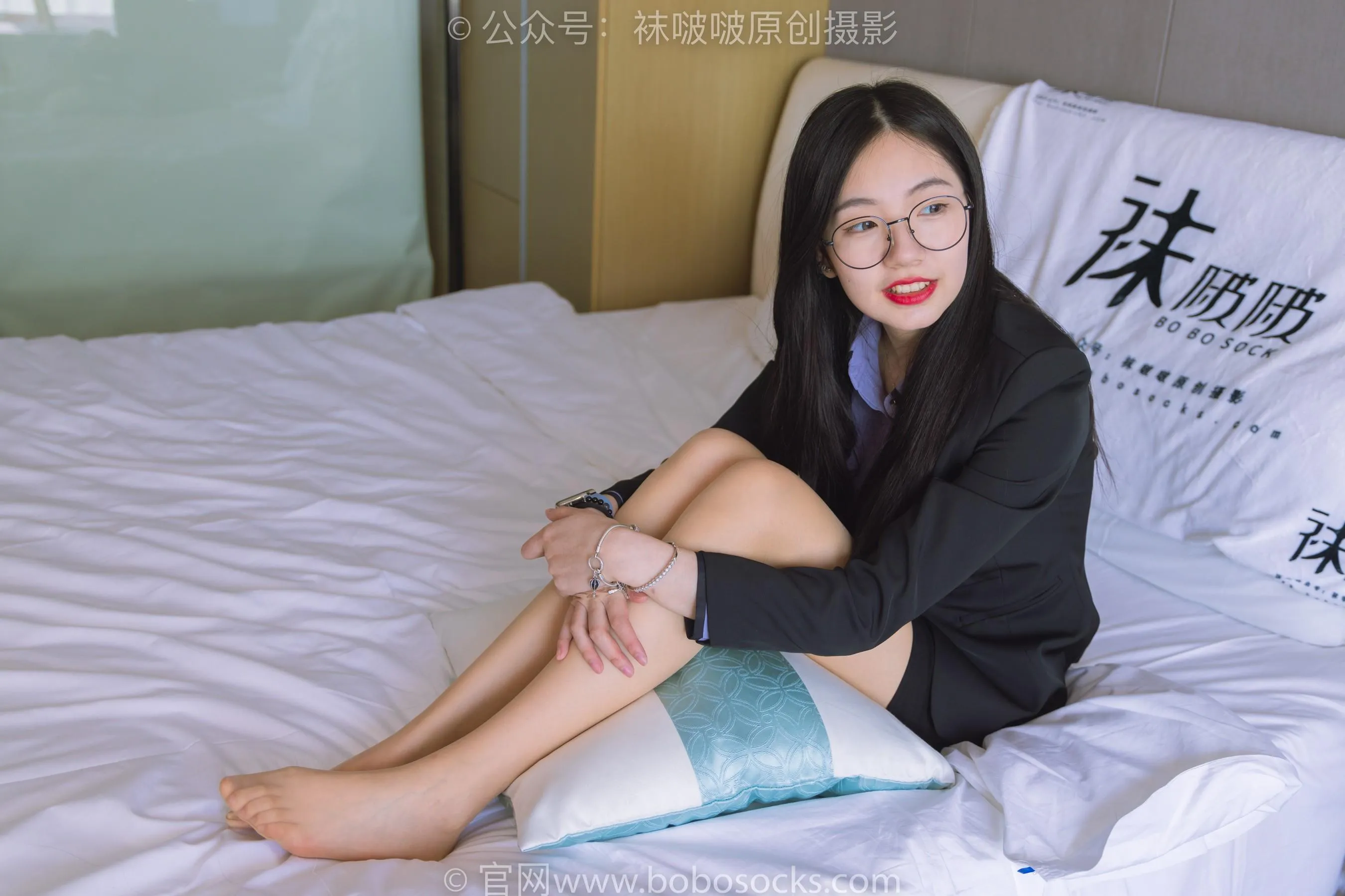 [BoBoSocks袜啵啵]NO.216 小甜豆-两双高跟鞋、肉丝、油亮黑丝 [90P]插图